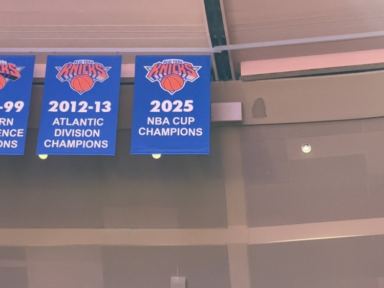 迈克·布朗谈悬挂NBA杯冠军旗帜:这是对去年征程的一份肯定 迈克·布朗谈悬挂NBA杯冠军旗帜:这是对去年征程的一份肯定