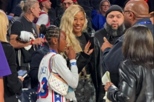 詹姆斯:我女儿12岁生日获大屏祝福&这太棒了 家人的陪伴意义非凡 詹姆斯:我女儿12岁生日获大屏祝福&这太棒了 家人的陪伴意义非凡