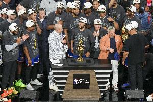 阿泰:这支尼克斯是NBA历史最佳 我下注10万美元赌他们卫冕 阿泰:这支尼克斯是NBA历史最佳 我下注10万美元赌他们卫冕