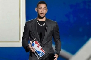 热闹的NBA回来了,他却倒在新赛季大门口 热闹的NBA回来了,他却倒在新赛季大门口