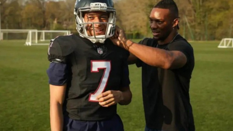 马卡:姆巴佩参与NFL在欧洲推广的跨界活动,亲自体验美式橄榄球 马卡:姆巴佩参与NFL在欧洲推广的跨界活动,亲自体验美式橄榄球