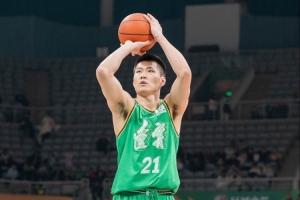 外线没谱!吴昌泽13中5拿13分4板三分10中3 外线没谱!吴昌泽13中5拿13分4板三分10中3